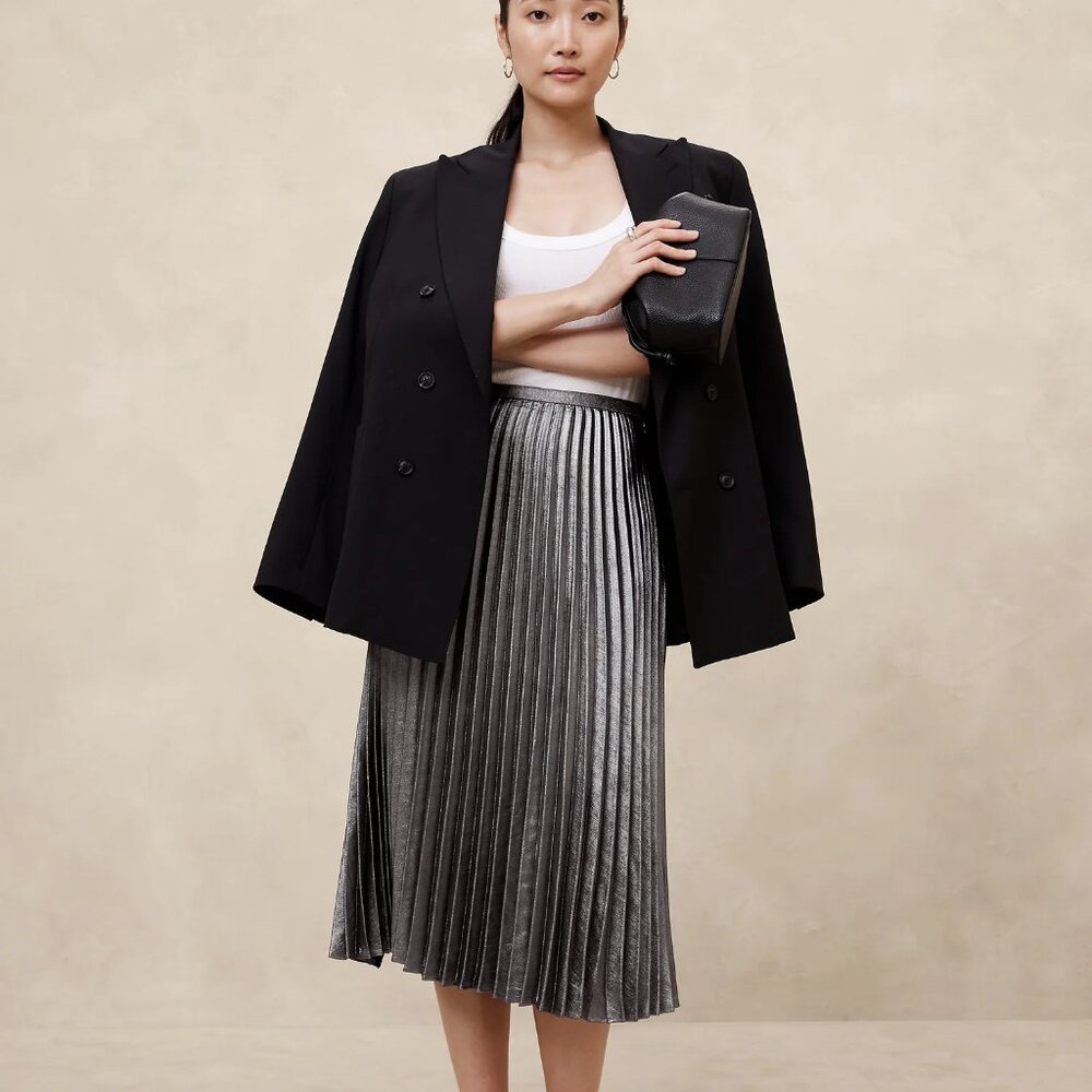 Banana Republic Factory Silver Lamé Pleated Midi Skirt, Size 8, Old Money
